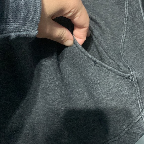Athletic Works Heathered Gray Hooded Sweatshirt. With Big Pocket. Size: S (4-6) - Picture 3 of 5